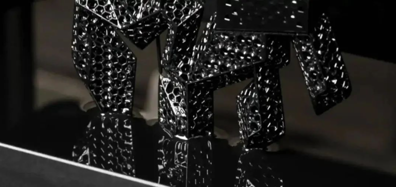 全球首款！Carbon 3D打印出“未来感”守门员手套 image