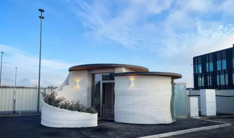 米兰机场迎来首座3D打印建筑，全程仅用3周  微信截图_20260918175316